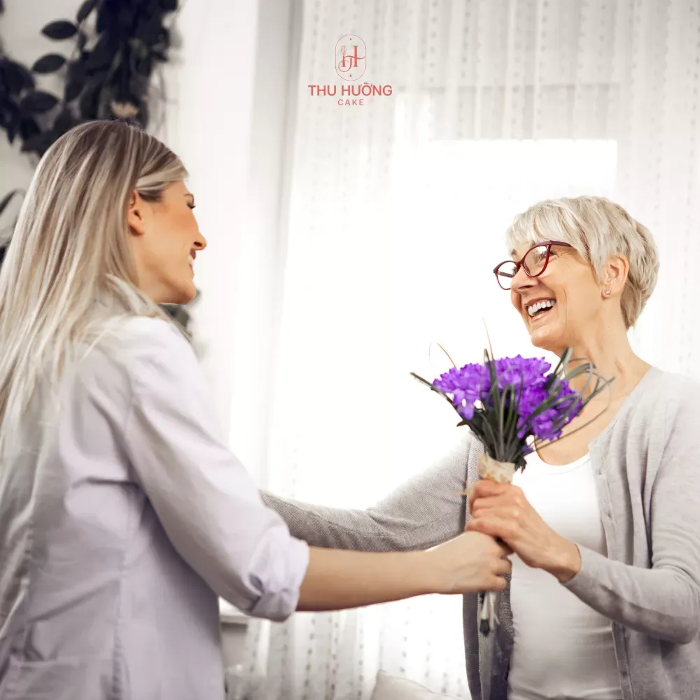 Dành tặng mẹ chồng những lời chúc ý nghĩa cùng món quà tuyệt vời