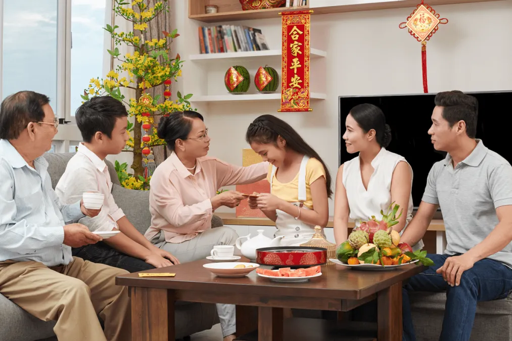 Thiệp chúc mừng đi kèm lời chúc tết cô chú tinh tế