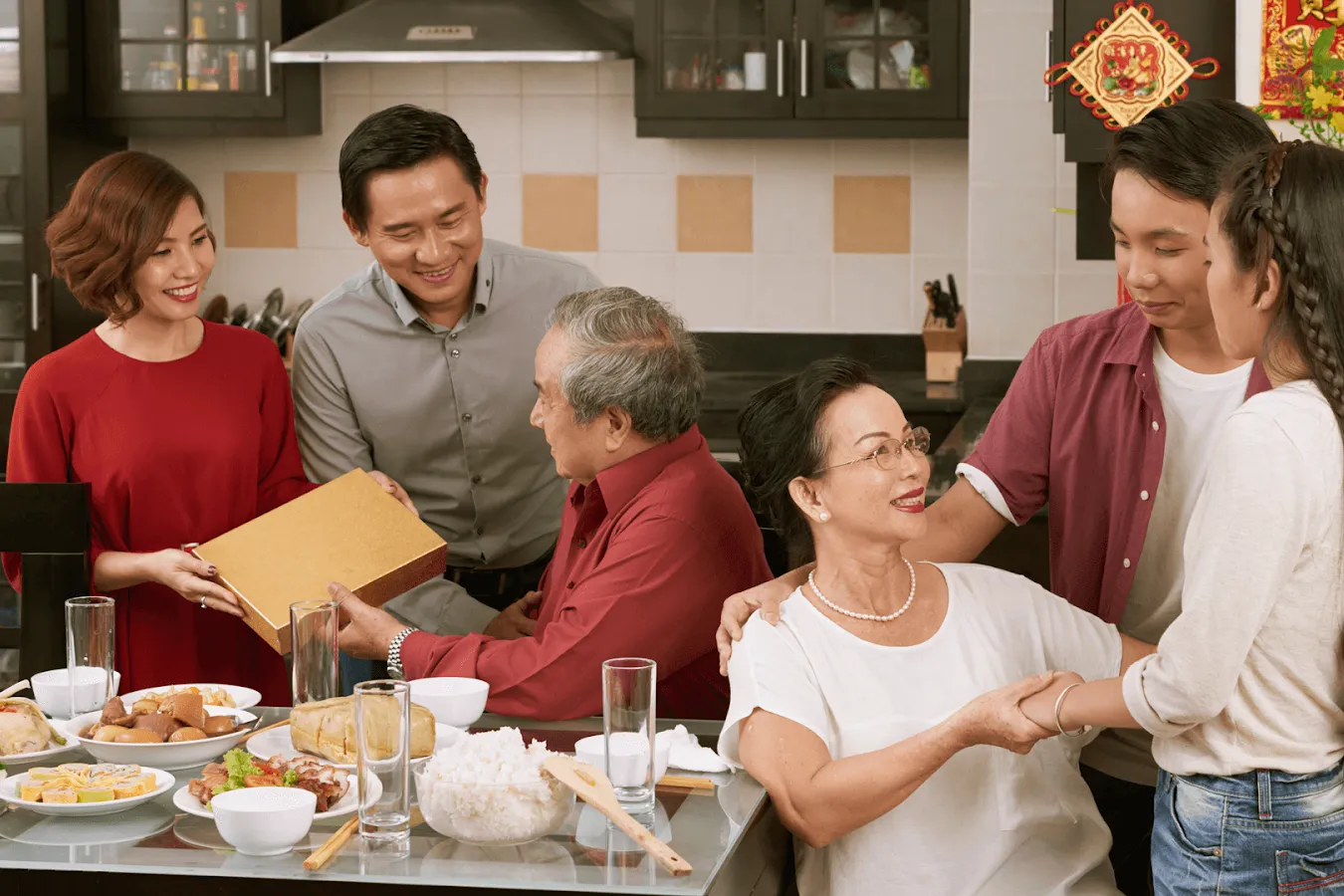 Món quà tết Fatagi làm tăng giá trị lời chúc tết cô chú