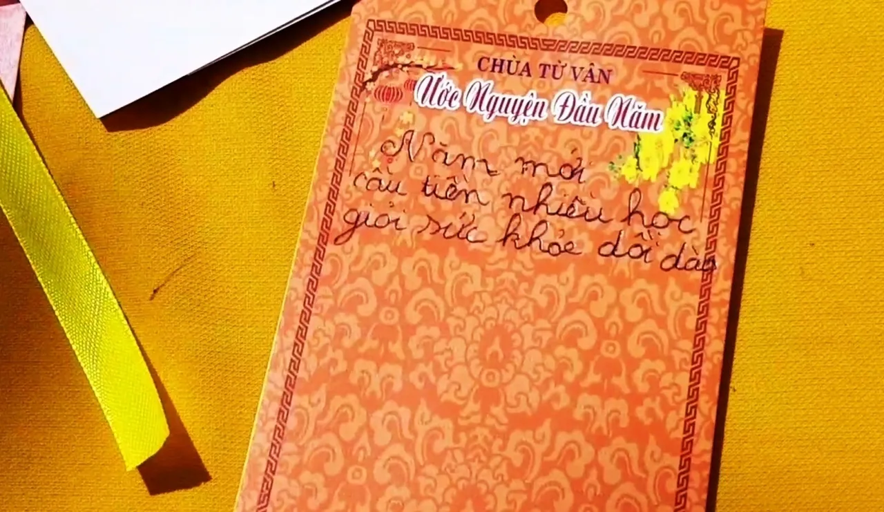 Một tấm thiệp với lời chúc vô cùng dễ thương và hồn nhiên của một học sinh tiểu học