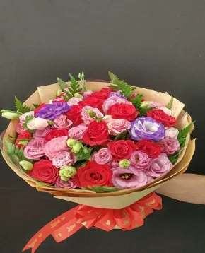 Giỏ hoa tinh tế gửi gắm tình cảm của mẹ dành cho lời chúc mừng sinh nhật con trai 17 tuổi