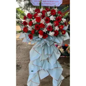 Lẵng hoa sang trọng chúc mừng con trai bước sang tuổi mới với nhiều thành công