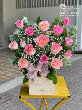 Bó hoa sinh nhật rực rỡ tượng trưng cho tuổi trẻ tràn đầy sức sống của con trai