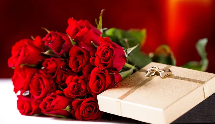 Những bó hoa thắm tươi và món quà tinh tế dành tặng cho chị gái