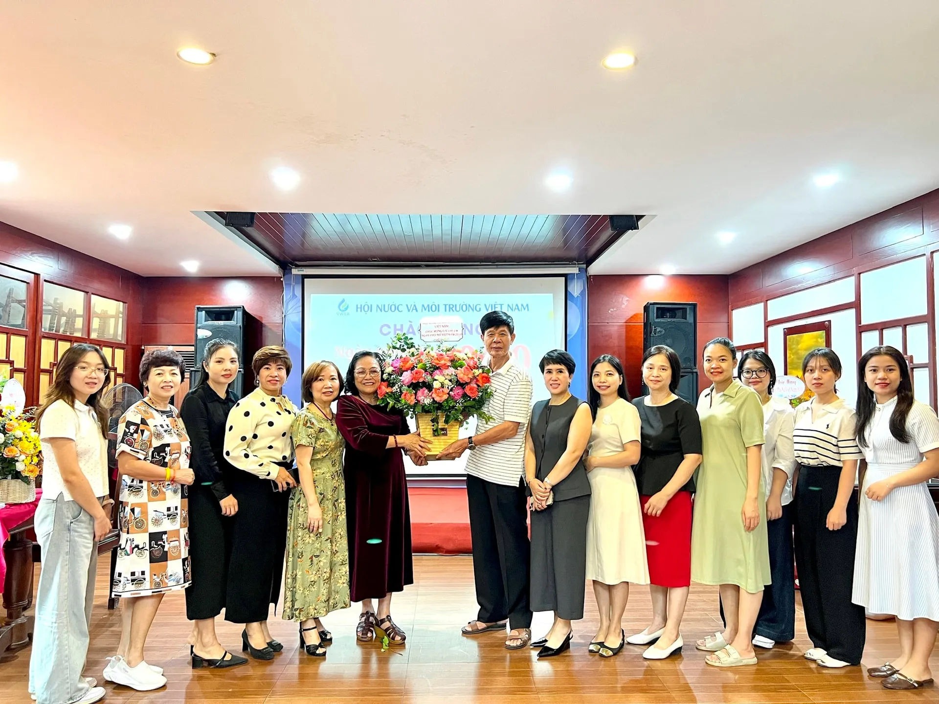 Hội Nước và Môi trường Việt Nam kỷ niệm Ngày Doanh nhân Việt Nam 13/10 và Ngày Phụ nữ Việt Nam 20/10