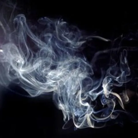 Cảm xúc cô đơn bên điếu thuốc và những stt về khói thuốc hay nhất