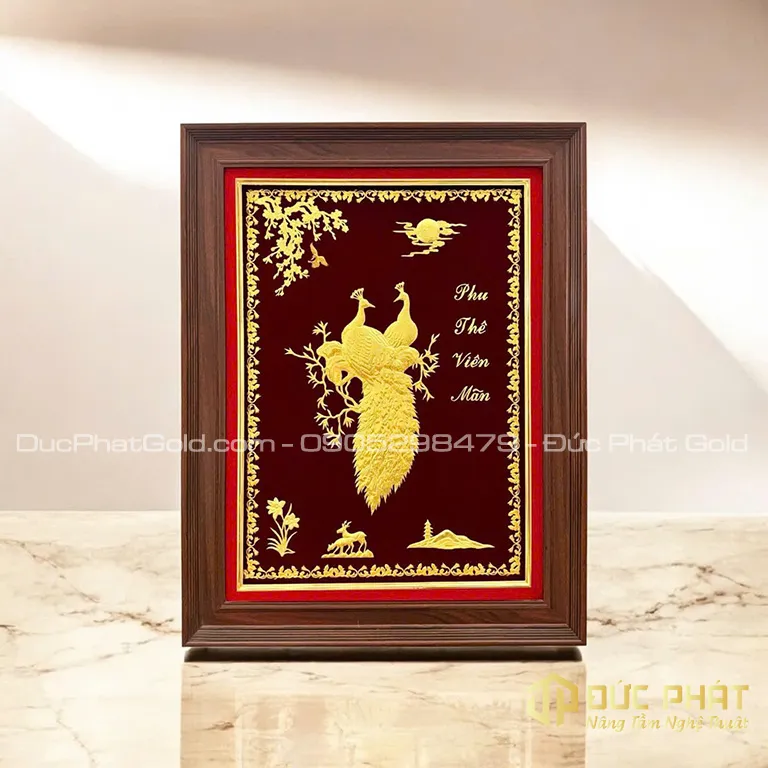 Tranh kỷ niệm 20 năm ngày cưới dát vàng là món quà tinh tế và ý nghĩa, tượng trưng cho tình yêu hạnh phúc và viên mãn