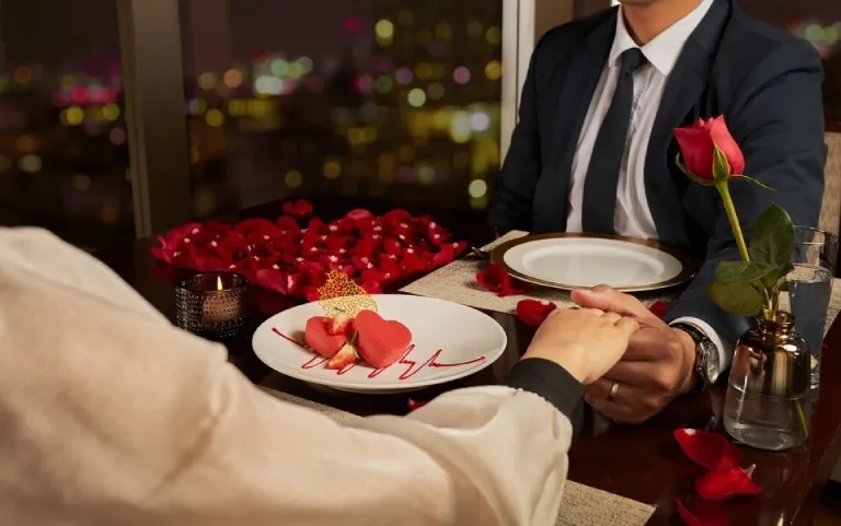 Bữa tối lãng mạn tại nhà hàng mang đến những khoảnh khắc ấm áp và khó quên trong dịp kỷ niệm 20 năm ngày cưới