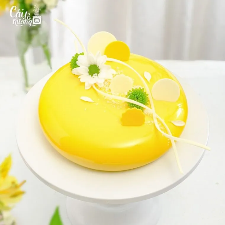 Bánh Entremet sang trọng từ FATAGI là món quà hoàn hảo đi kèm lời chúc
