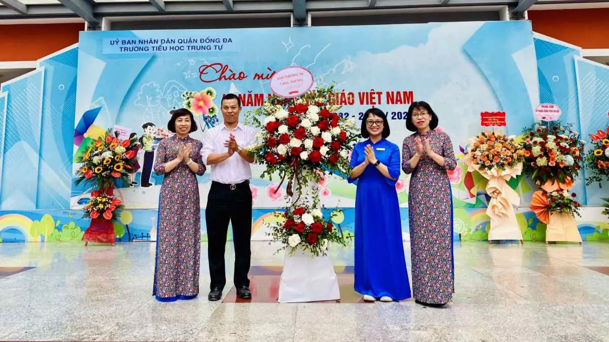 Lời chúc mừng 20/11 của phụ huynh ngắn gọn, ý nghĩa