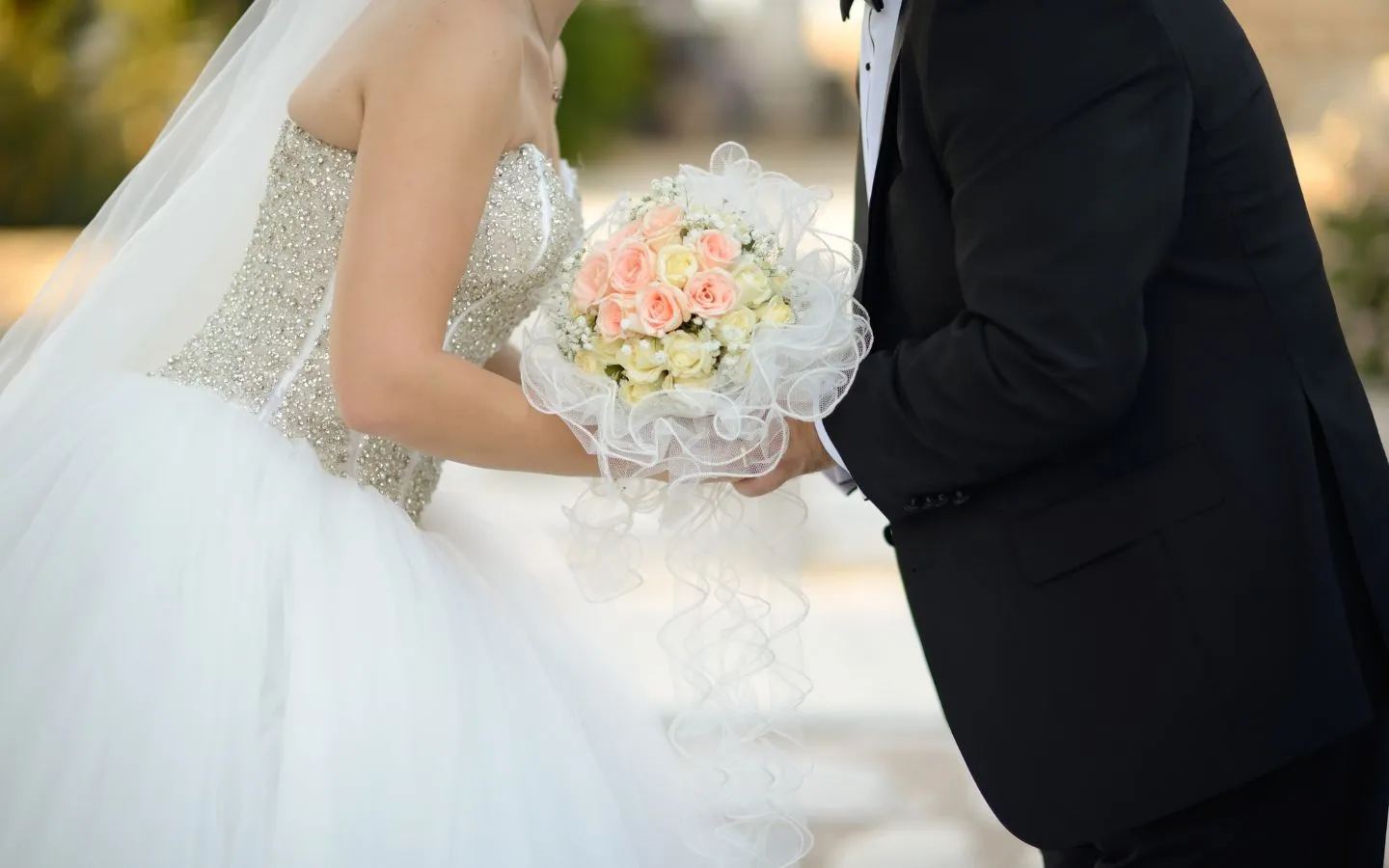 Lời chúc đám cưới bạn bè thân thiết mang lại nhiều cảm xúc lắng đọng