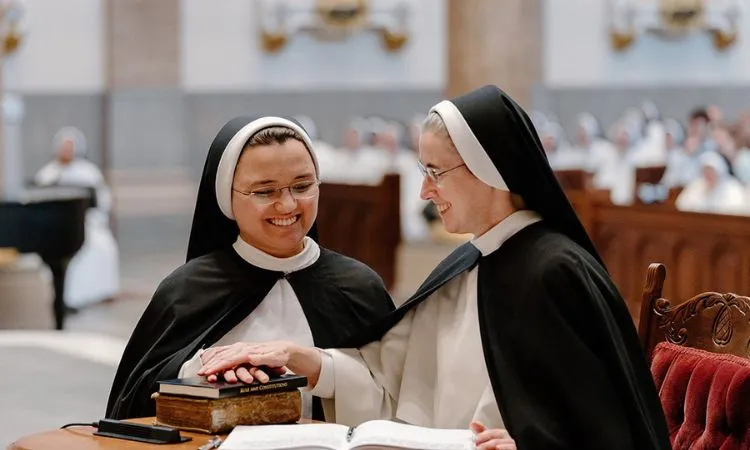 Cách thức gửi lời chúc đến các sơ đúng mực