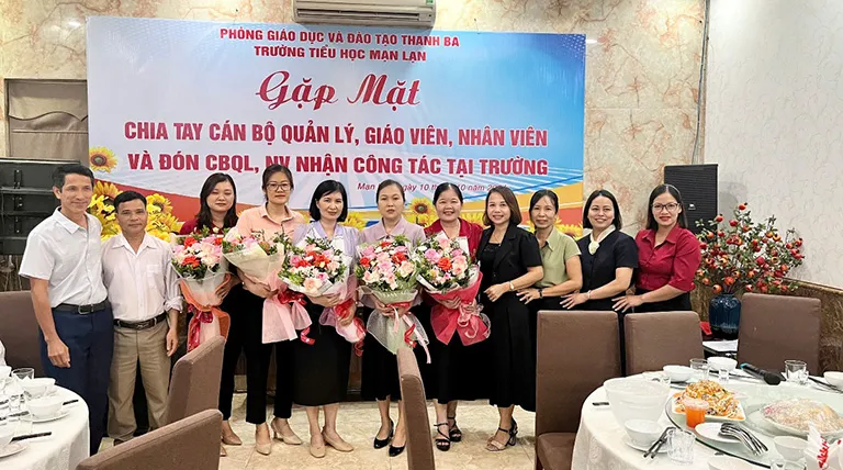 Ngày về hưu đánh dấu một chặng đường miệt mài cống hiến vì sự nghiệp giáo dục của Thầy Cô
