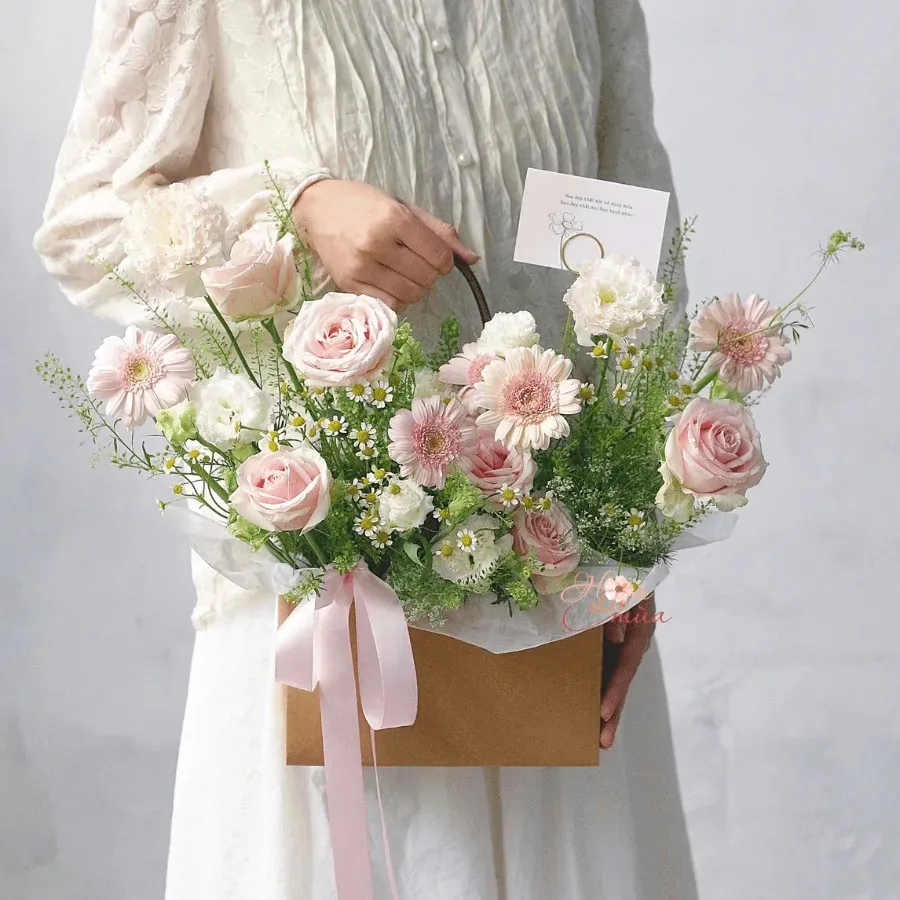 Tặng lẵng hoa màu hồng pastel và gửi những lời chúc khai trương công ty hay nhất tới đồng nghiệp