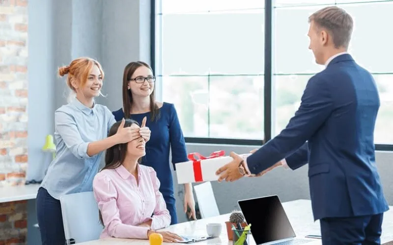 Lời chúc mừng công việc mới giúp tạo ấn tượng tốt đẹp trong ngày đầu đi làm