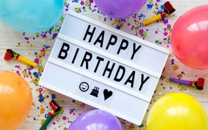 Tin nhắn chúc mừng sinh nhật anh trai mang phong cách hài hước và lầy lội