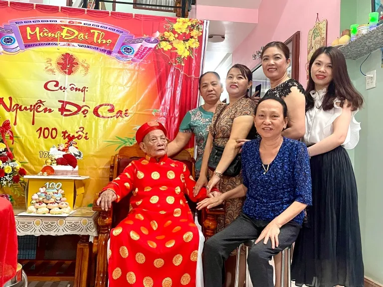 Lời chúc mừng Thọ 100 tuổi cần tinh tế và ý nghĩa