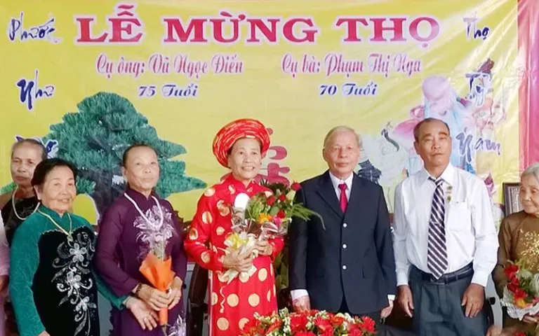 Lời chúc thọ 70 tuổi thể hiện lòng biết ơn sâu sắc đối với cha mẹ trong ngày lễ mừng thọ