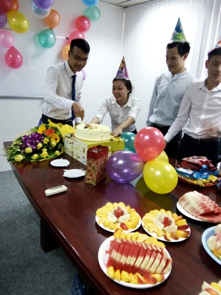 Sử dụng những lời chúc hài hước để tạo sự gắn kết và niềm vui trong văn phòng