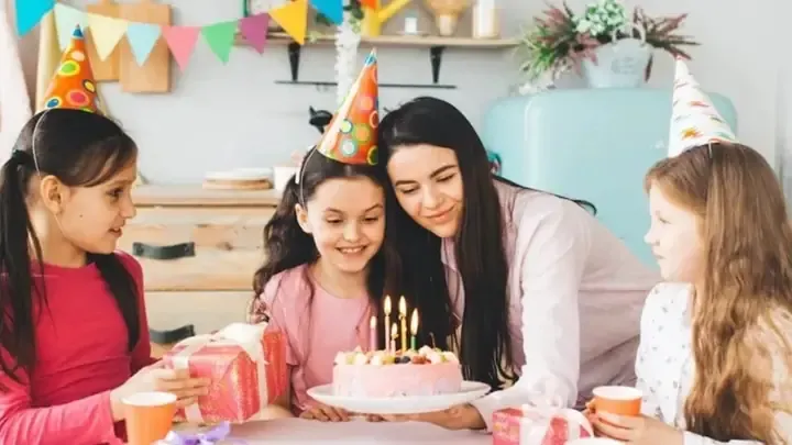 Không gian buổi tiệc sinh nhật ấm cúng cho con gái tại gia đình