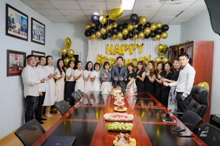 Lời chúc sinh nhật sếp nam thể hiện sự quan tâm, tôn trọng và biết ơn đối với người lãnh đạo của mình