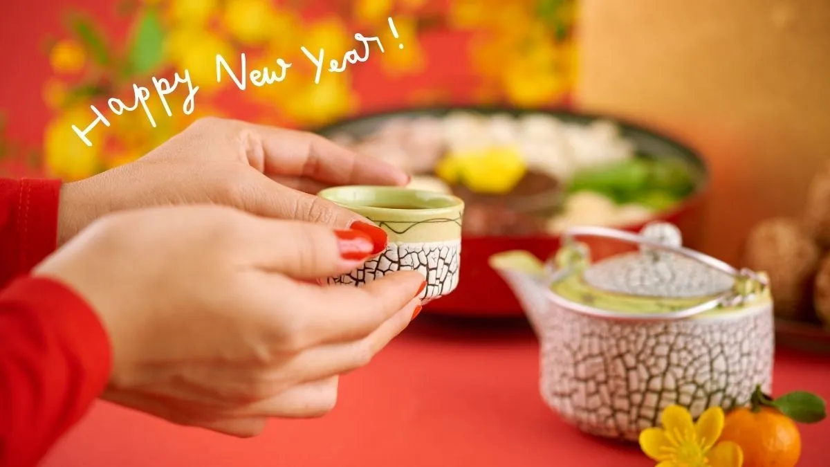 Gia đình quây quần bên nhau trao gửi những lời chúc ấm áp nhất