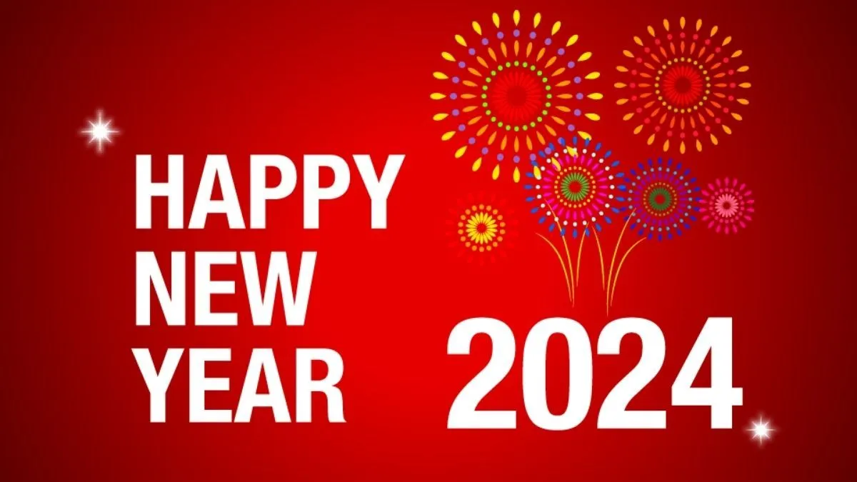 Đồng nghiệp cùng nhau nâng ly chúc mừng những thành tựu của năm cũ