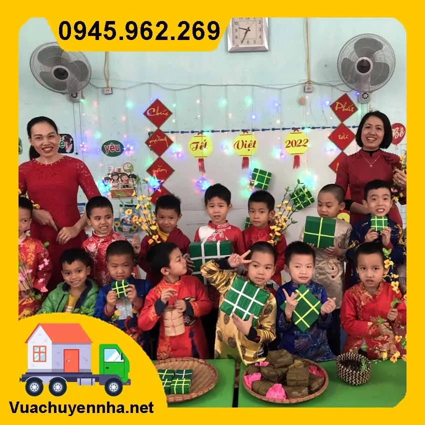 Hình ảnh minh họa các bé học sinh gửi lời chúc tết cô giáo mầm non đầy tình cảm