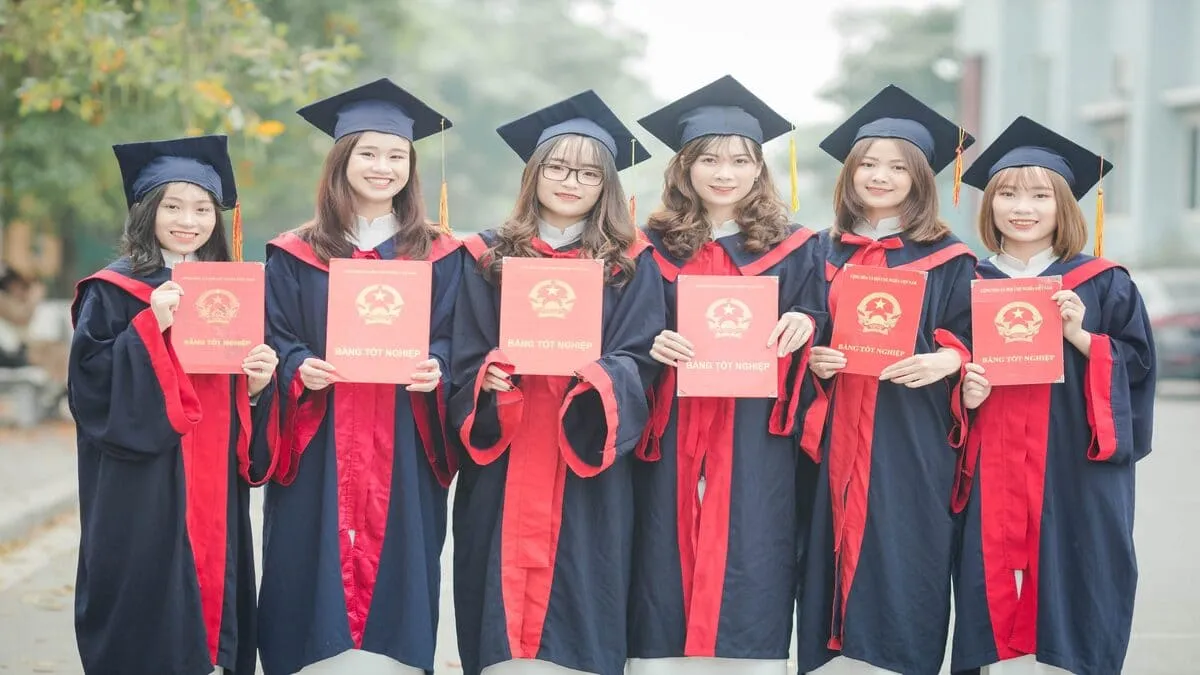 Lời chúc tốt nghiệp đại học ngắn gọn đầy ý nghĩa cho bạn bè