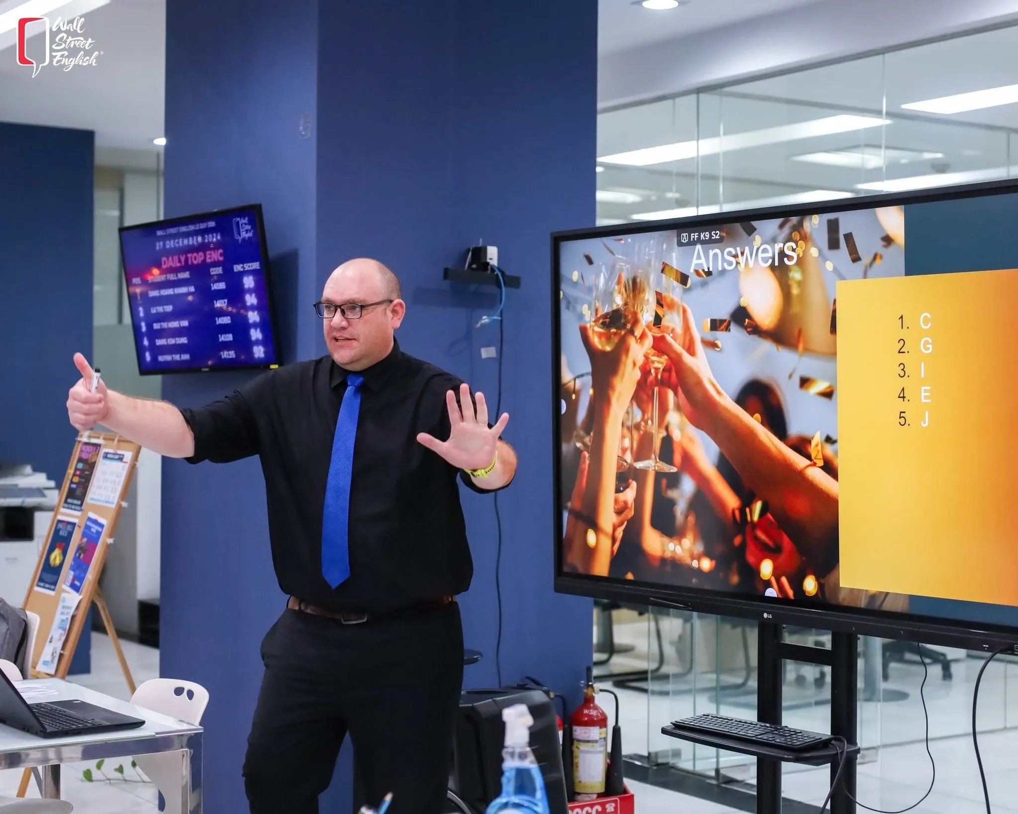 Gửi trao lời chúc tiếng Anh tinh tế cho bạn bè và đồng nghiệp để thắt chặt mối quan hệ