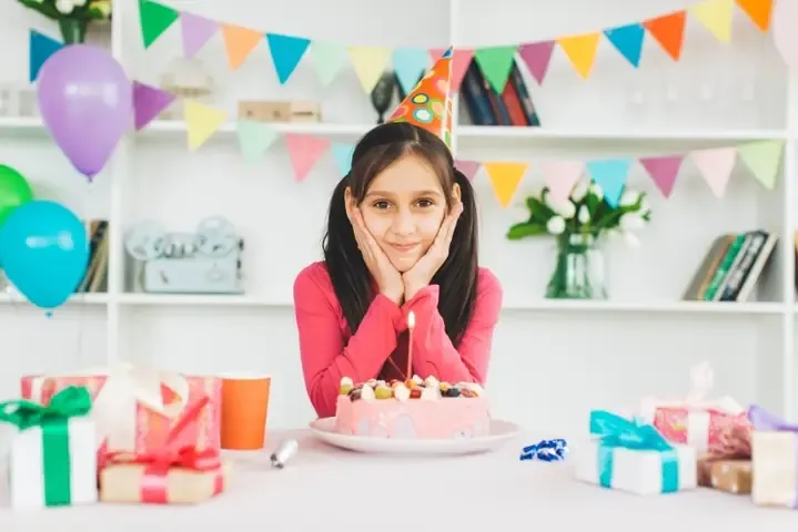 Lời chúc sinh nhật em gái mang phong cách vui nhộn và độc đáo tạo tiếng cười