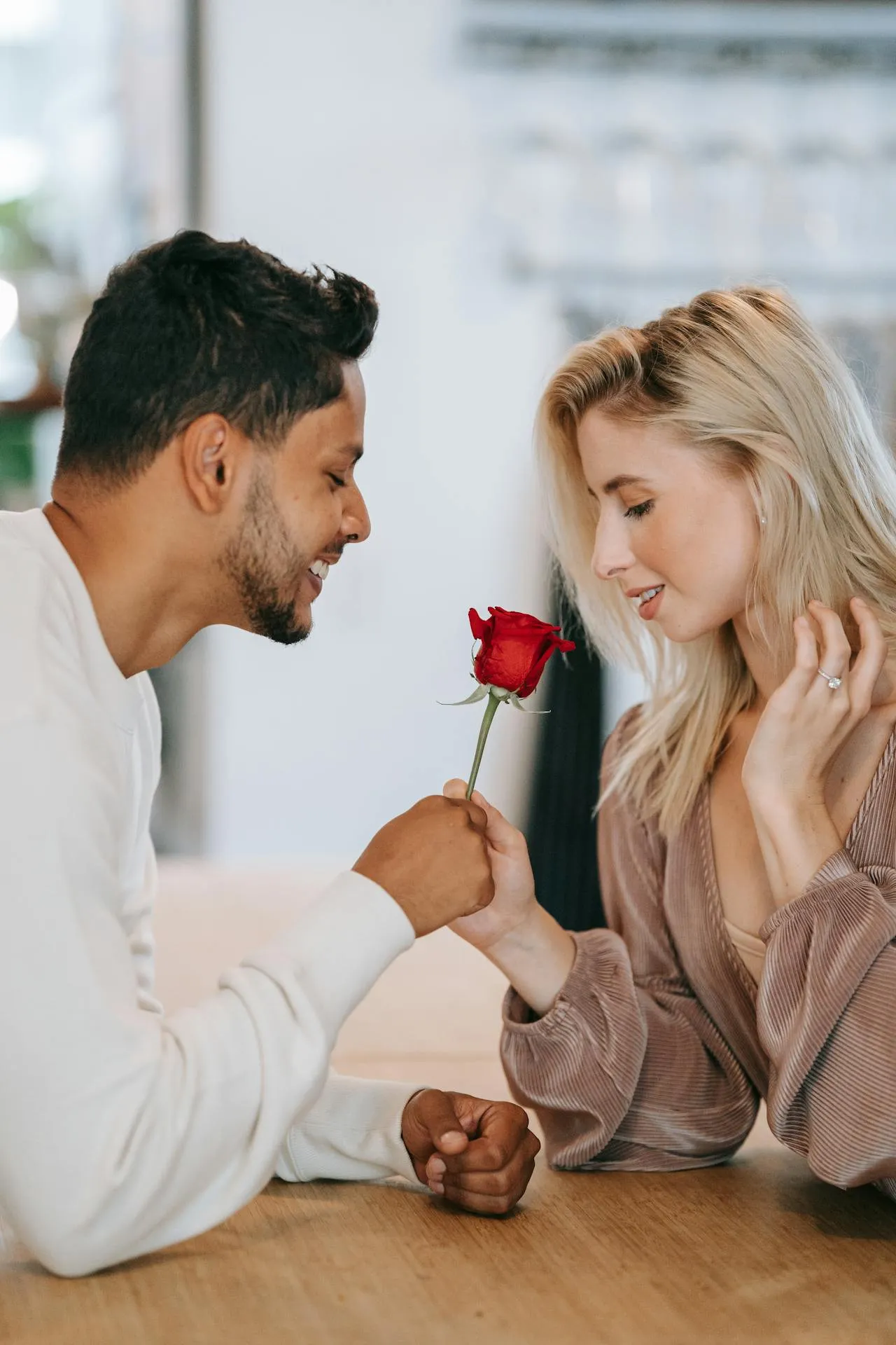 Phụ nữ Việt Nam rạng rỡ trong ngày lễ 20/10 tôn vinh phái đẹp