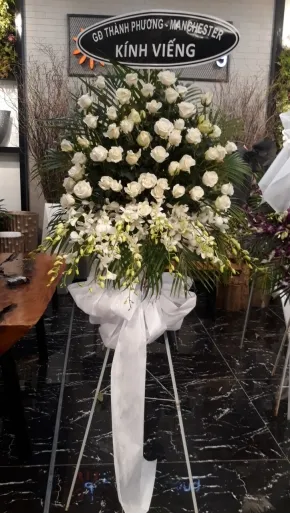 Lẵng hoa tươi thắm chúc mừng sự trưởng thành của con trai