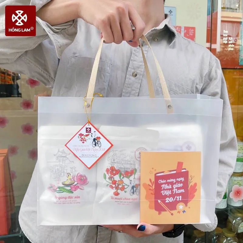 Bộ quà tặng kết hợp hoa và bánh tinh tế giúp ngày 20/11 thêm phần rực rỡ