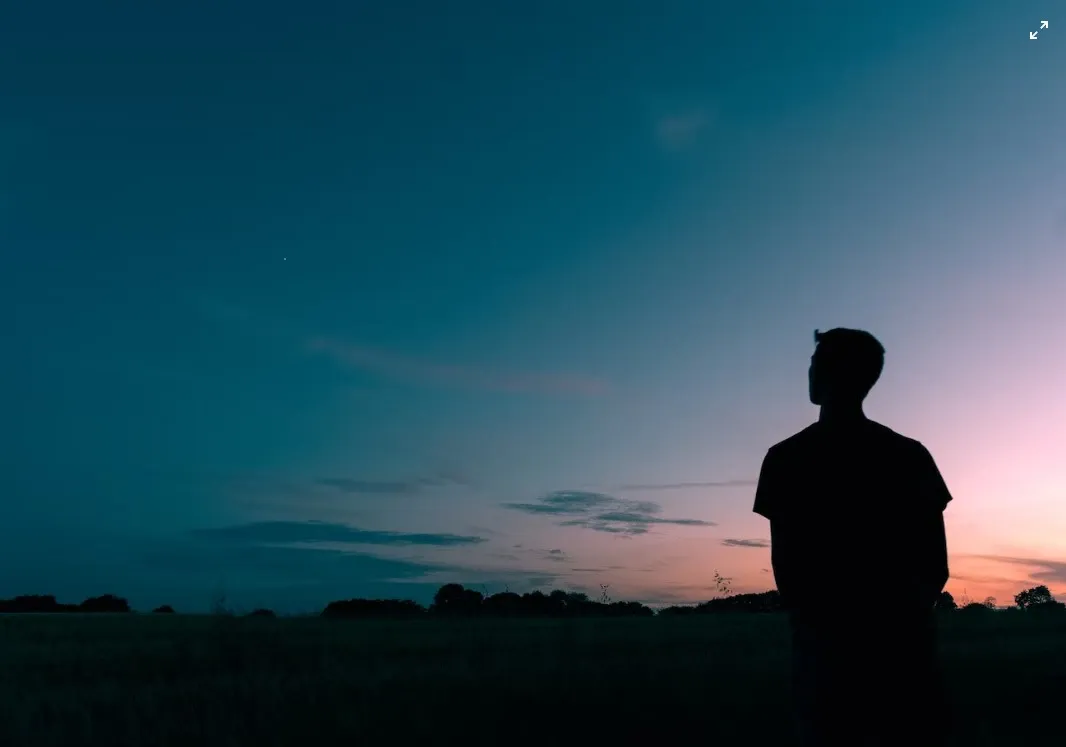 Hình ảnh minh họa cho lòng kiên nhẫn và sự chờ đợi trong tình yêu