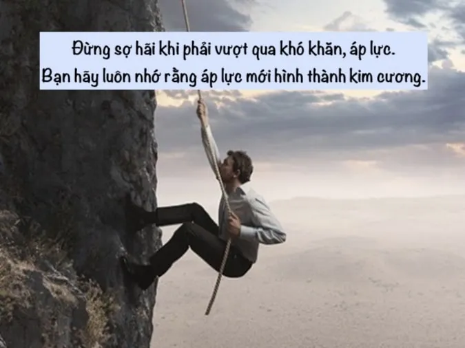 Bầu trời sau cơn mưa với ánh nắng rực rỡ tượng trưng cho hy vọng