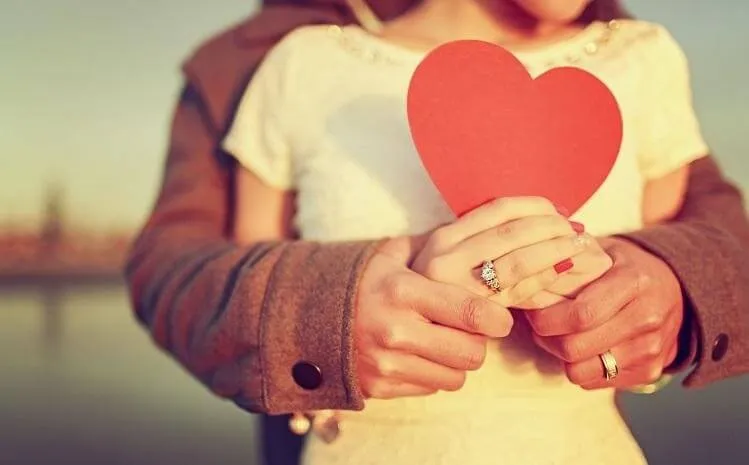 Những stt ngắn hay về tình yêu giúp bạn yêu đời và hạnh phúc hơn.