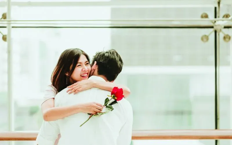 Người vợ thấu hiểu và chia sẻ gánh nặng cùng chồng qua những lời khích lệ