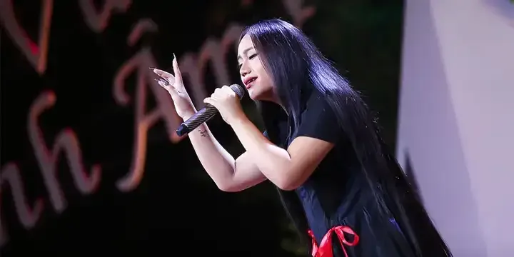 Hình ảnh thể hiện nỗi buồn sâu thẳm khi tình yêu tan vỡ