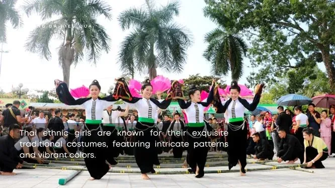 Những stt về cô gái dân tộc Thái bằng tiếng Anh