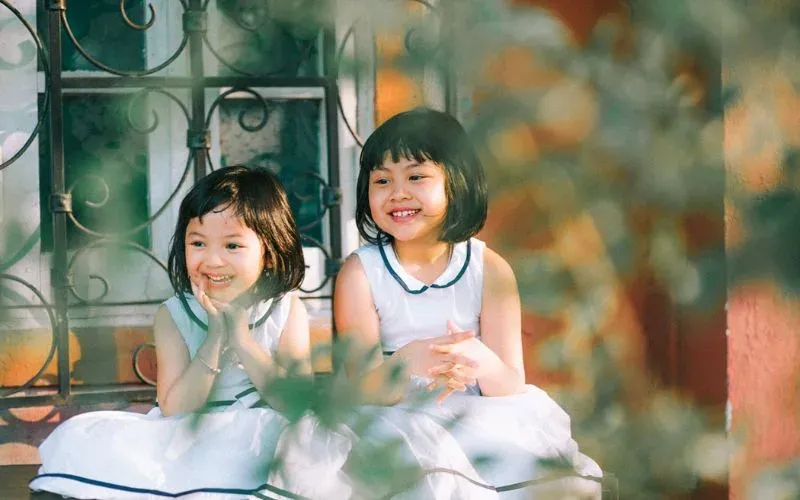 STT về cô gái nhỏ hài hước đáng yêu của cha mẹ