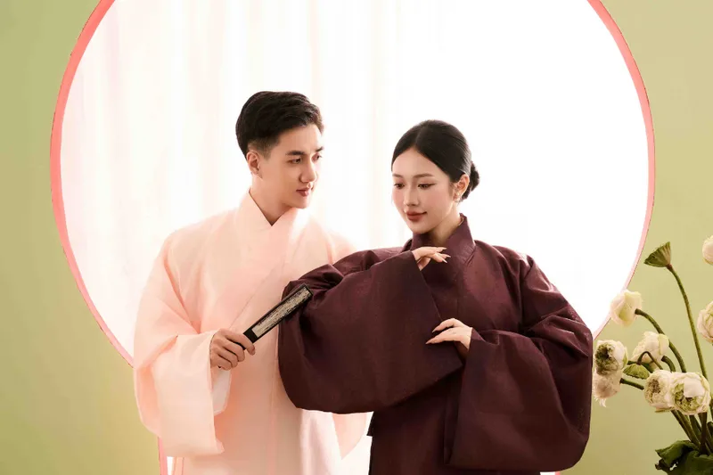 Lời chúc kết hợp quà tặng tinh tế tạo nên kỷ niệm khó quên