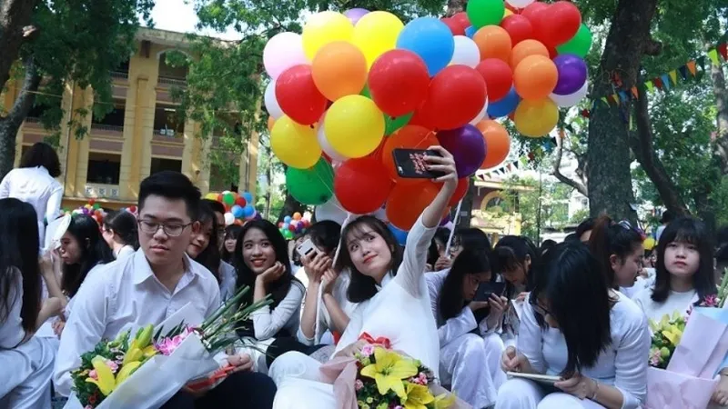 Niềm vui rạng rỡ của học sinh khi kết thúc một năm học thành công