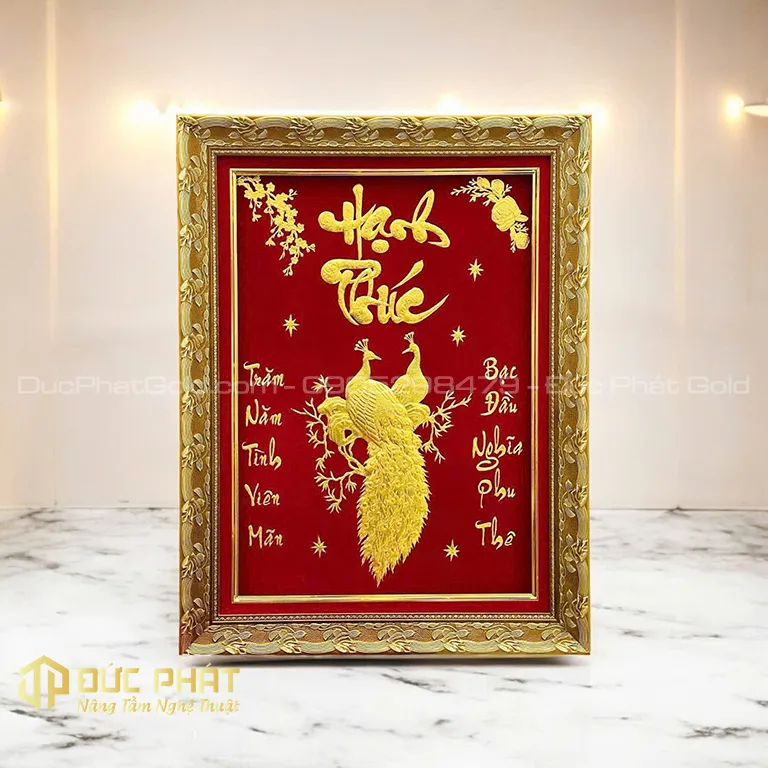 Hình ảnh đôi chim công hạnh phúc tượng trưng cho sự chung thủy và đời sống hôn nhân viên mãn