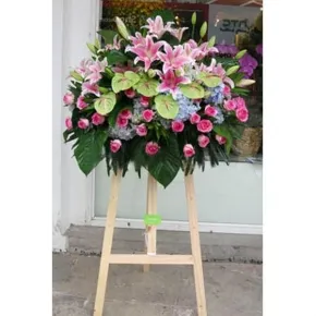 Kệ hoa Vạn Sự Như Ý mang lời chúc tốt lành cho những khởi đầu mới thuận lợi