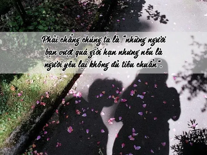 Người phụ nữ ngồi buồn bã suy tư về mối quan hệ mập mờ không có tương lai