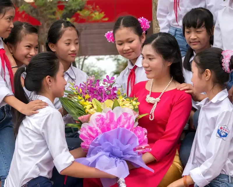 Kính gửi lời chúc 20/10 cho cô giáo ngắn gọn và tràn đầy niềm vui