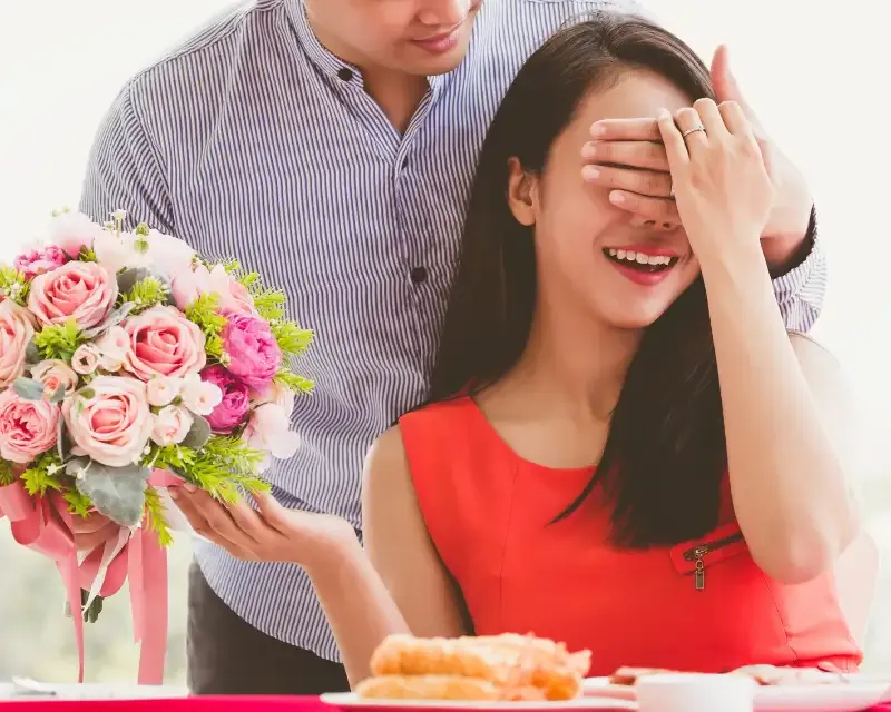 Lời chúc 20/10 chính là thông điệp bạn muốn nói với cô ấy rằng bạn rất hạnh phúc khi có cổ bên cạnh