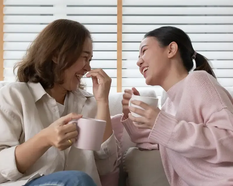 Cùng nhau trò chuyện trong ngày 20/10 là một món quà rất ý nghĩa