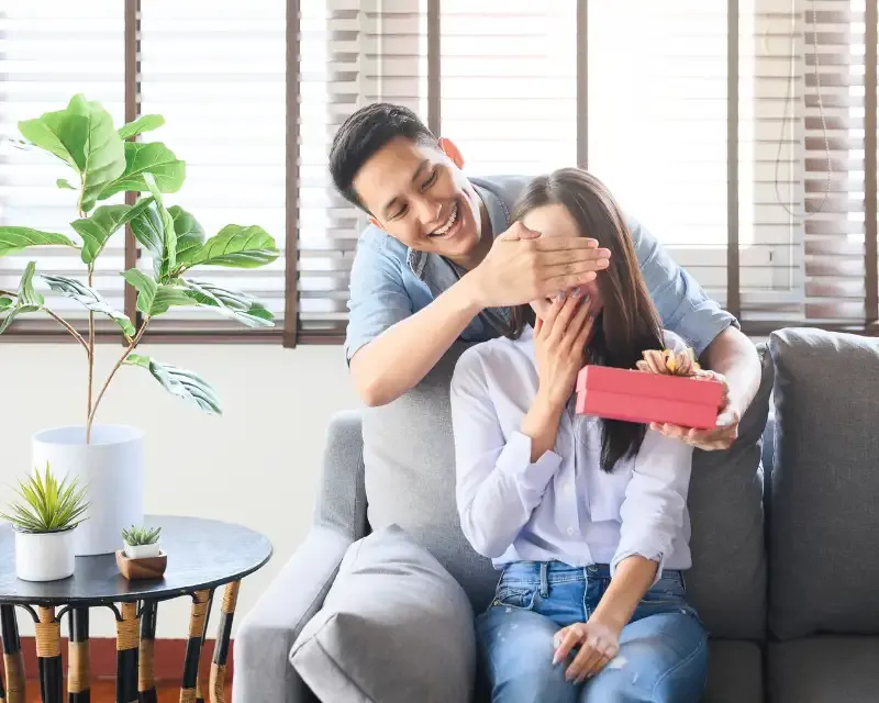 Lời chúc 20/10 bằng tiếng Anh cùng quà tặng hấp dẫn sẽ khiến các cô gái cảm thấy hạnh phúc